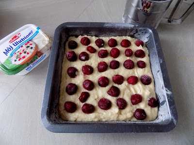ciasto na maślance z owocami