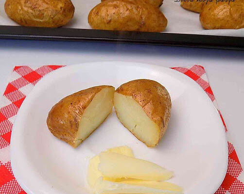 Zdrowe pieczone ziemniaki z piekarnika