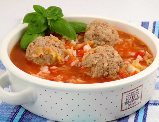 zupa z kapustą pomidorami ryżem i klopsikami - zupa gołąbkowa z pulpetami
