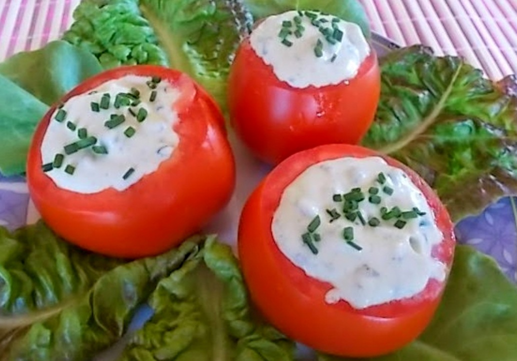Pomidory ze śmietaną i serem