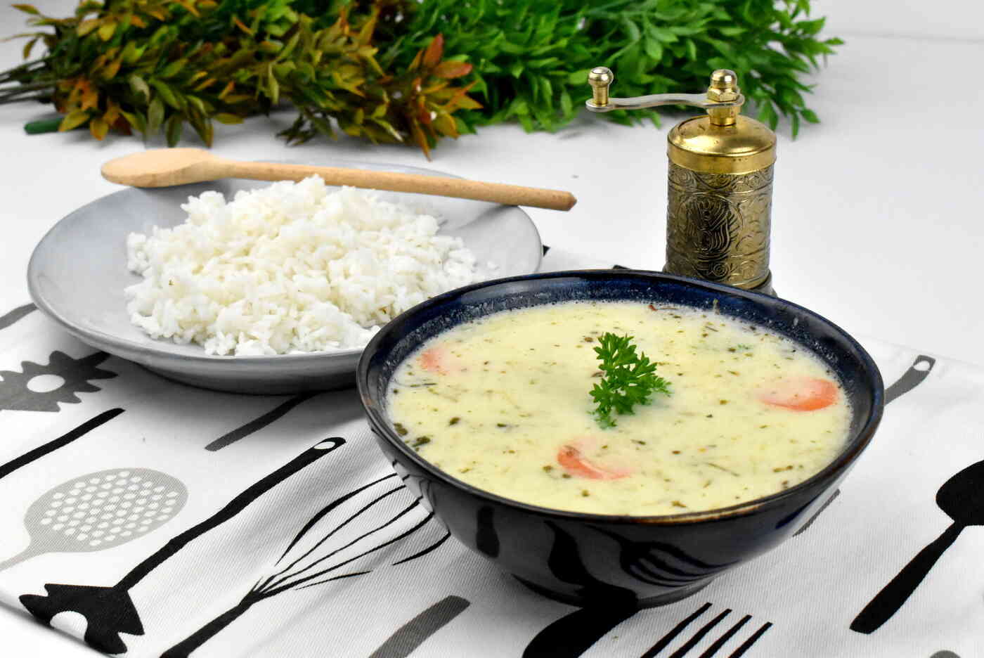 Zupa ogórkowa z ryżem i śmietaną