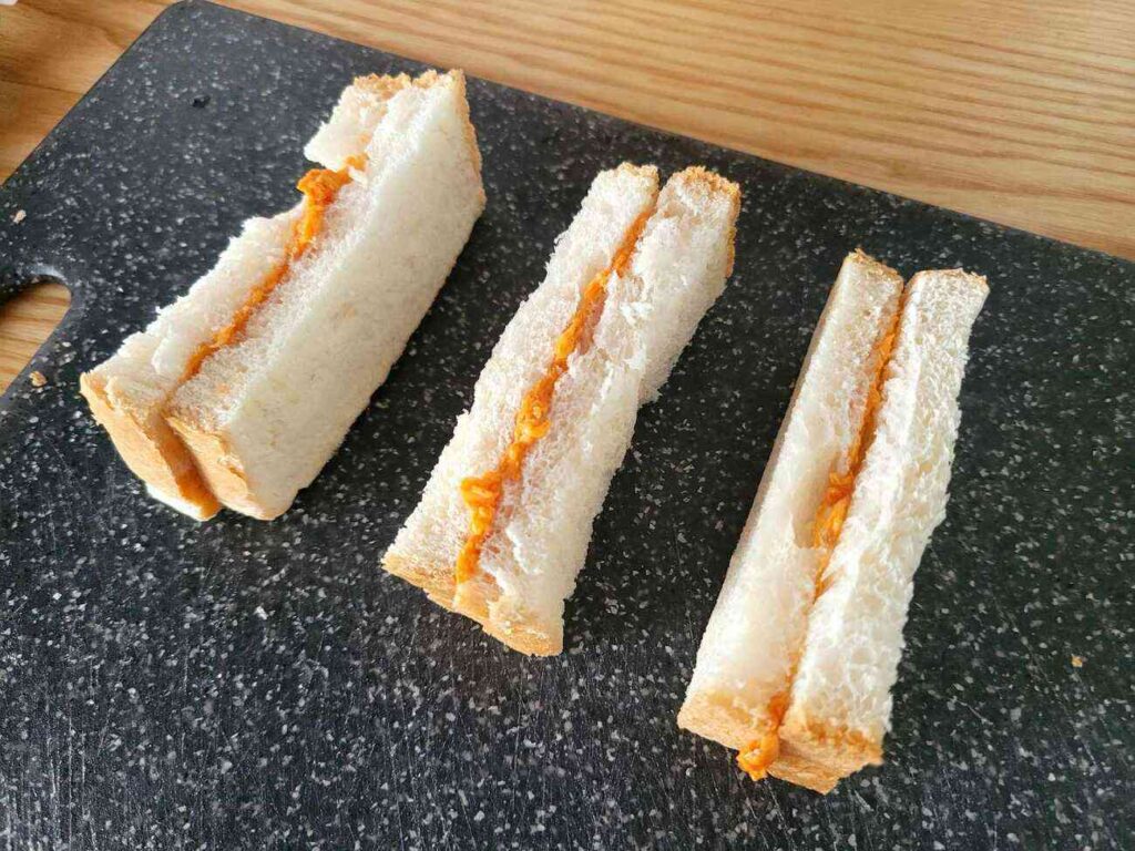 Domowy hot dog z serem 